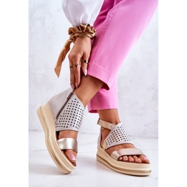 Sandálias de cunha de couro Maciejka 05356-25 Bege e Dourado 2