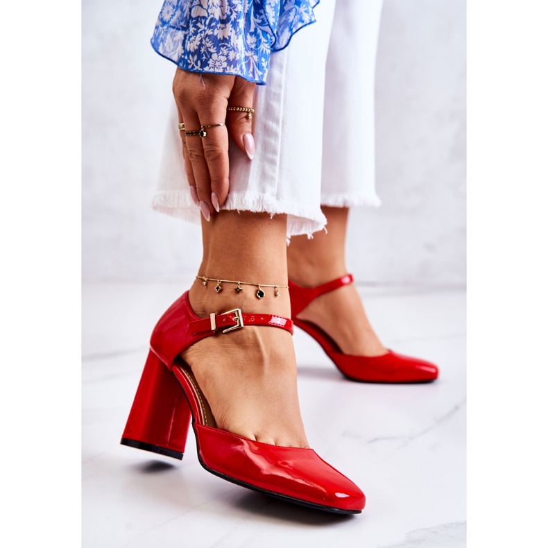 PG1 Bombas lacadas da moda em uma barra vermelha maoris vermelho 1