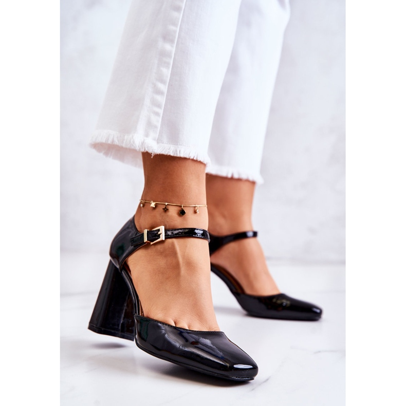 PG1 Bombas lacadas da moda em uma barra preta maoris preto 2