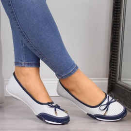 Bailarinas femininas de couro branco a céu aberto eVento 2