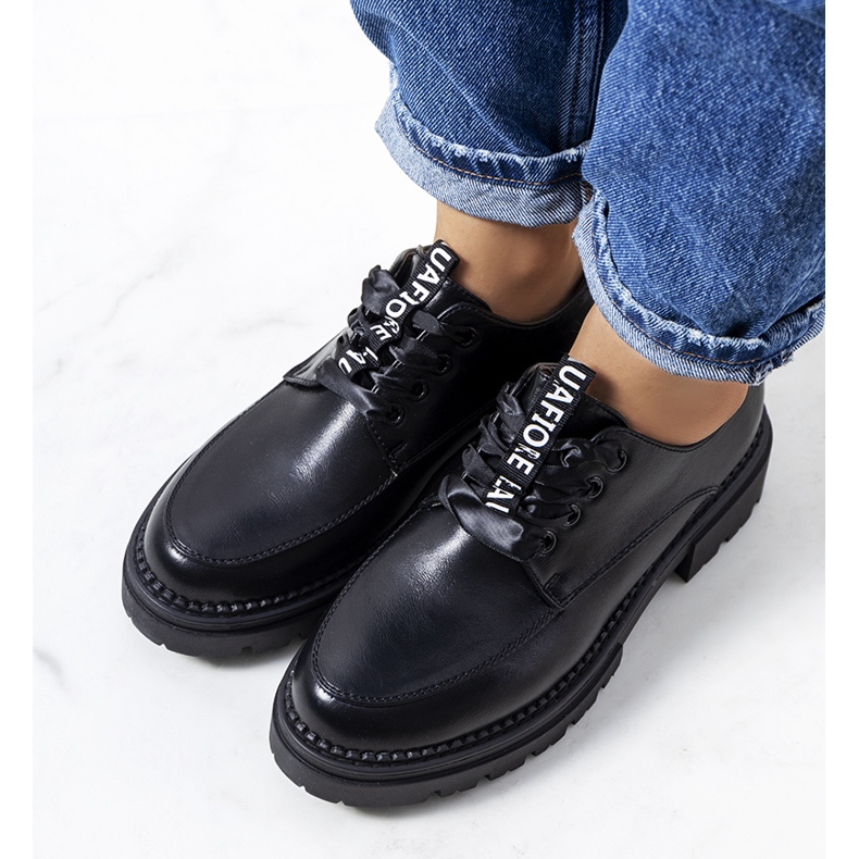 Sapatos femininos Merivale pretos 1