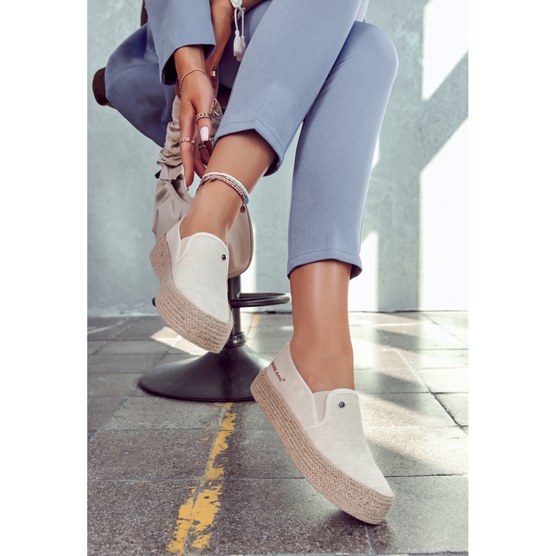 Alpercatas femininas na plataforma Cross Jeans JJ2R4014C bege 1