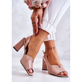 S.Barski Sandálias Fiorine bege em um bar 2