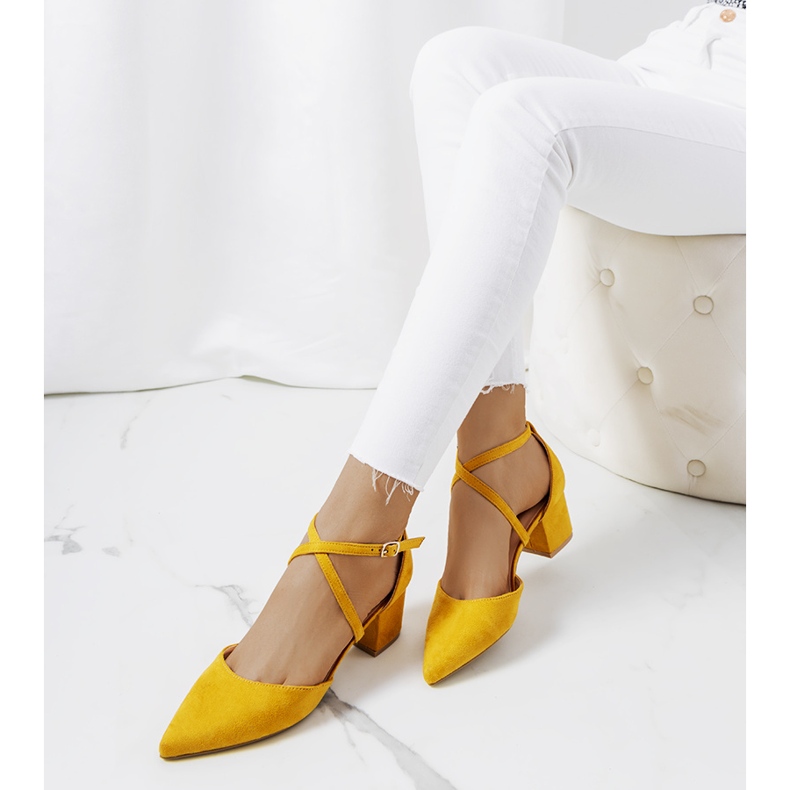 Bombas amarelas no posto Terra amarelo 1