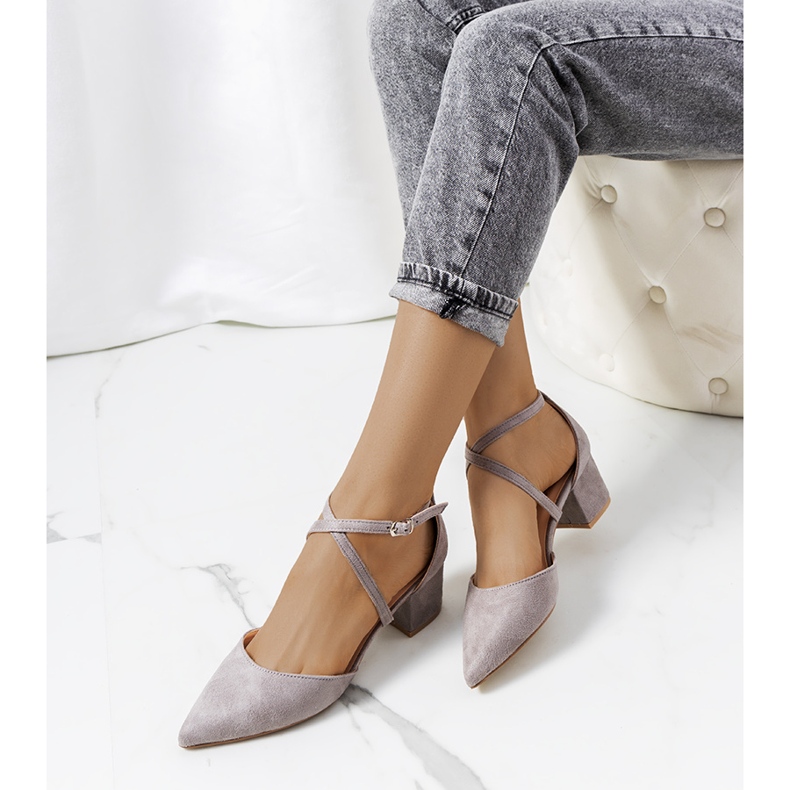 Bombas cinzentas no posto Terra cinza 1