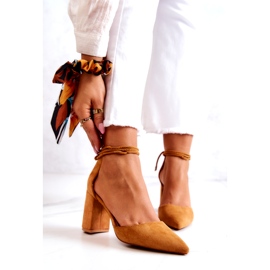 FB2 Bombas em uma barra amarrada em alface de camelo castanho amarelo 1