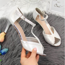 Elegantes sandálias de dedo aberto prateadas W Filippo 1