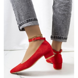 Bombas vermelhas no pilar Samira vermelho 1