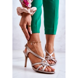 Sandálias de Couro Salto Alto Laura Messi 2002 Bege e Dourado 1