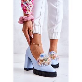 PA2 Bombas Elegantes com Ornamento de Caterine Azul Suave 1