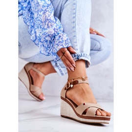 PS1 Sandálias Femininas em Cunha Bege Escuro Veenus 1