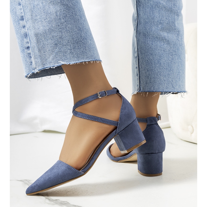 Bombas azuis no posto Hyde azul 1 Bombas azuis no posto Hyde azul 1