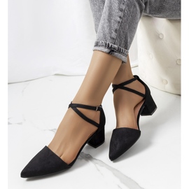 Bombas pretas no posto Hyde preto 1