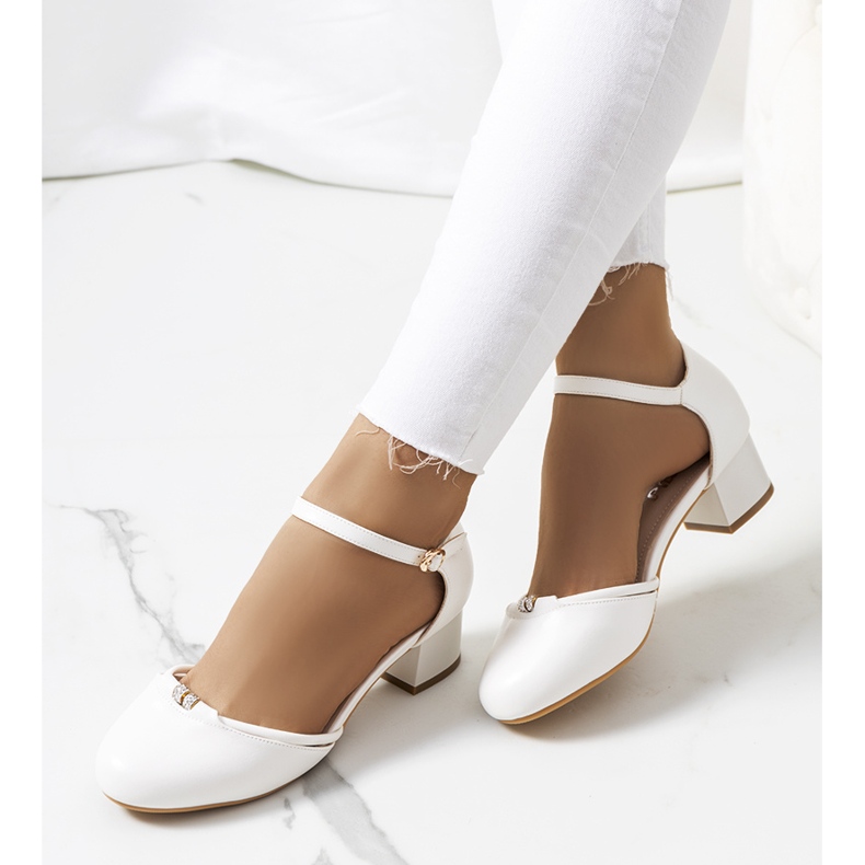 Bombas brancas em um poste baixo de Lynden branco 1