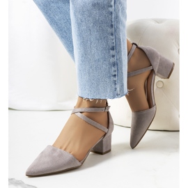 Bombas cinza no posto Hyde 1