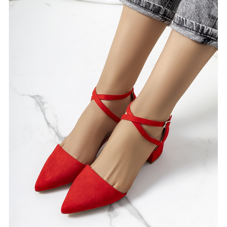 Bombas vermelhas no posto Hyde vermelho 1