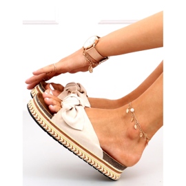 Chinelos em uma sola Lane Beige decorada bege 1