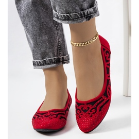 Bailarinas vermelhas com ornamentos Selam a céu aberto preto vermelho 1 Bailarinas vermelhas com ornamentos Selam a céu aberto preto vermelho 1