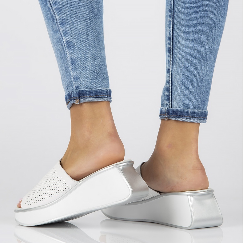 Chinelos de couro Filippo DK3614 / 22 Wh branco 1