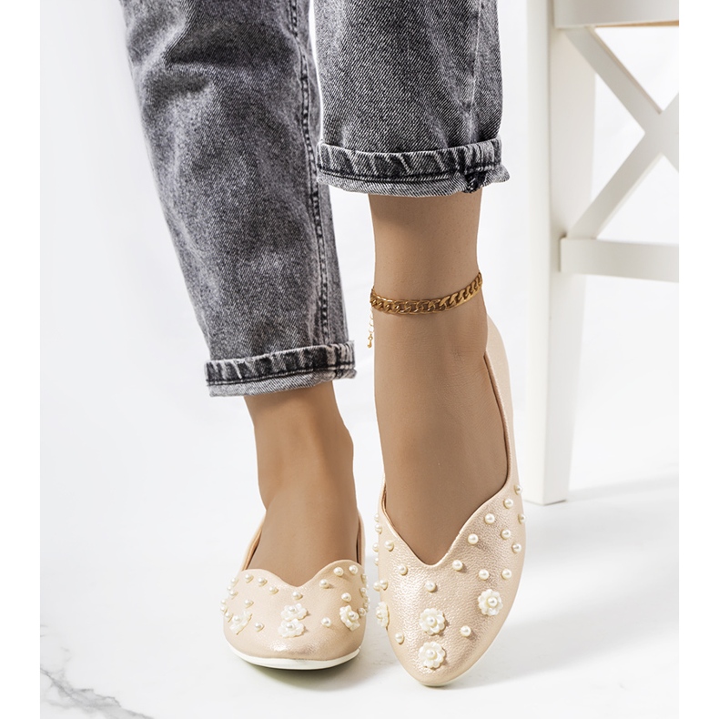 Bailarinas douradas recortadas em seda dourado 1