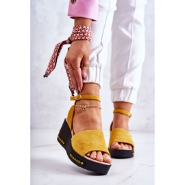 Vinceza Sandálias femininas de cunha de camurça amarela Cortena amarelo 1