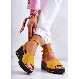 Vinceza Sandálias femininas de cunha de camurça amarela Cortena amarelo 2