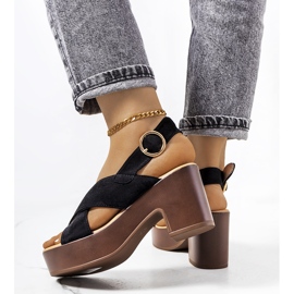 Sandálias pretas na plataforma da Capela preto 2