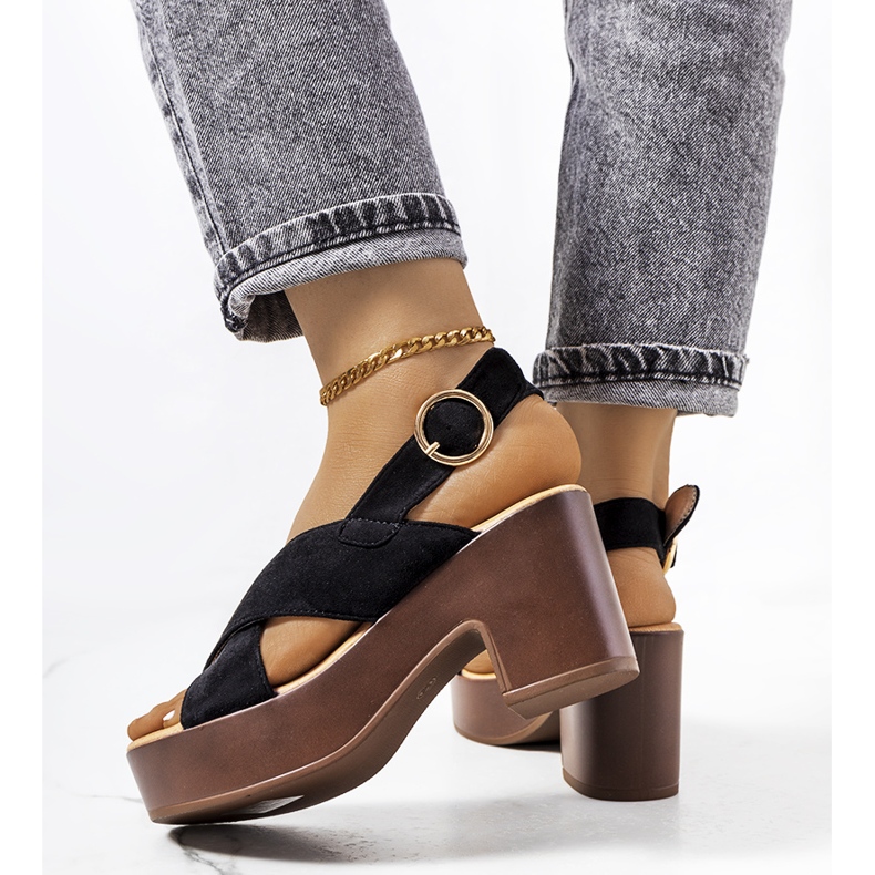 Sandálias pretas na plataforma da Capela preto 2