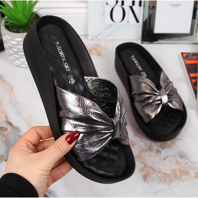 Chinelos de couro na cunha T.Sokolski W SCA162B prata 1