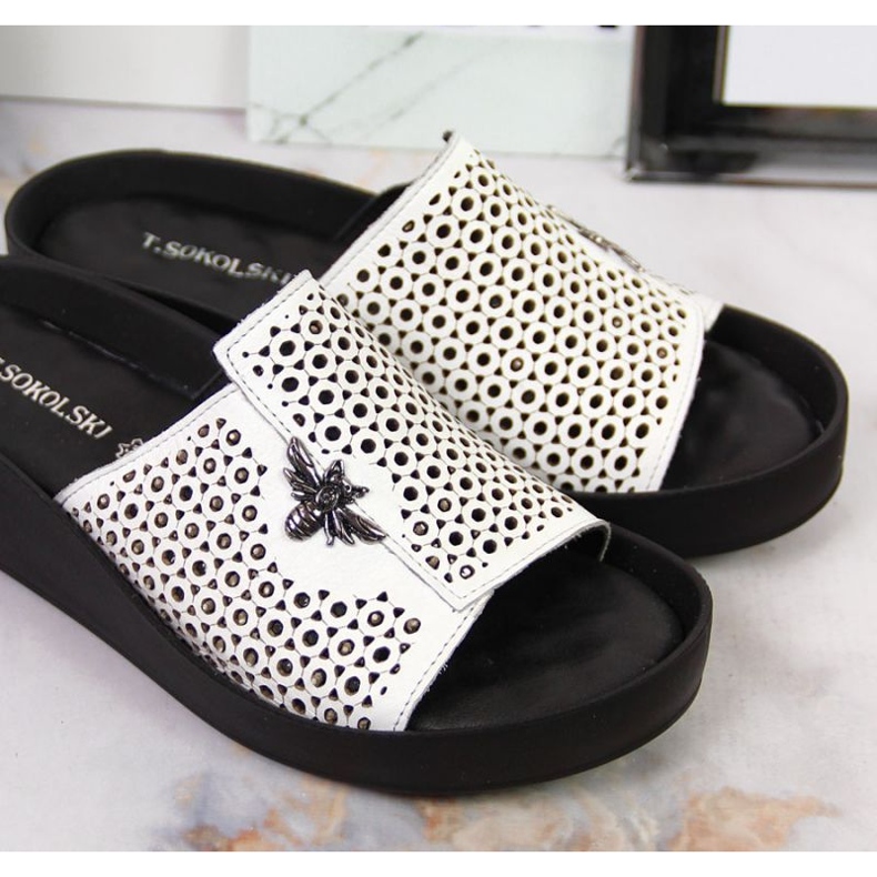 Chinelos T.Sokolski W SCA163 brancos de couro vazado 2