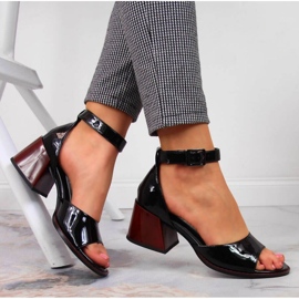 Sandálias de couro no poste, envernizadas Filippo W PAW351 preto 2