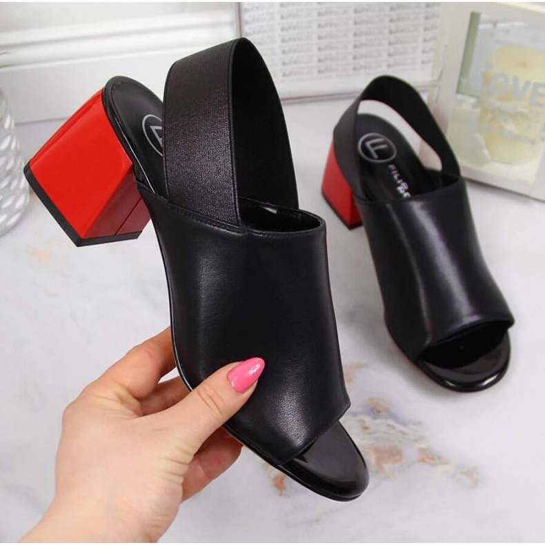 Sandálias em pele com elástico Filippo W PAW352 preto 1