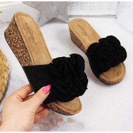 Chinelos de cunha com flores eVento W EVE357A preto 1 Chinelos de cunha com flores eVento W EVE357A preto 1