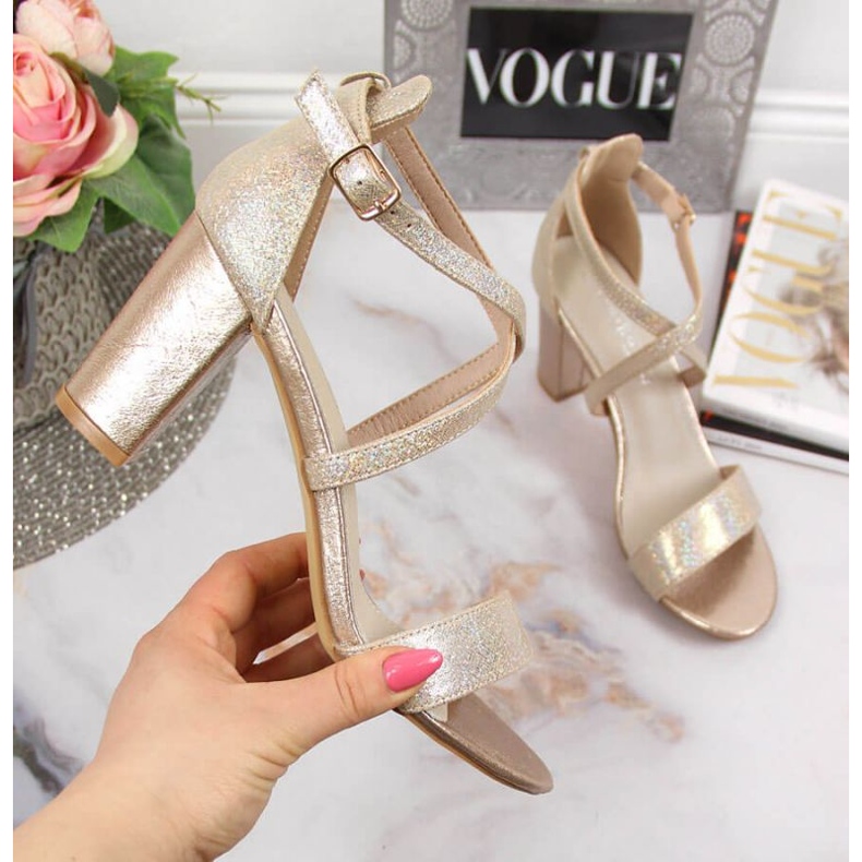 Sandálias douradas Filippo W PAW355B no poste dourado 1