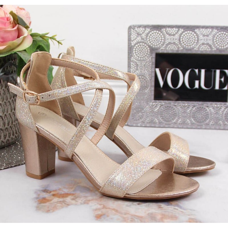 Sandálias douradas Filippo W PAW355B no poste dourado 2