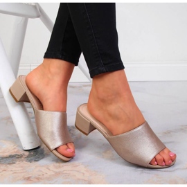 Chinelos no bloco Sergio Leone W SK375B bege 2