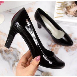 Sapatos pretos, poste lacado por Sergio Leone 2