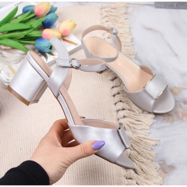 Sandálias prateadas no poste por Sergio Leone bege 1