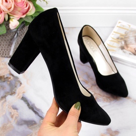 Bombas no poste de camurça preta Monique preto 1