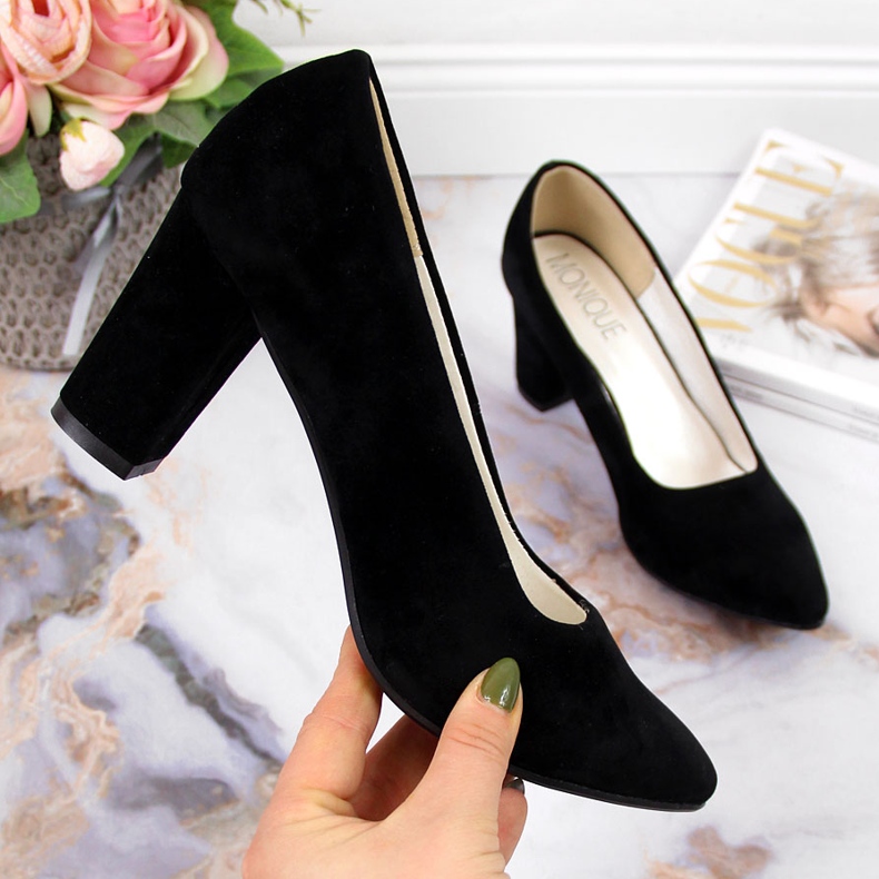 Bombas no poste de camurça preta Monique preto 1