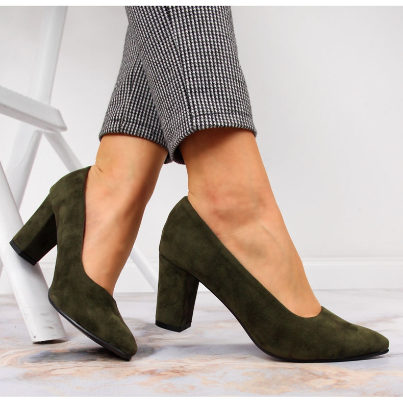 Bombas no post suede azeitona Monique verde 1