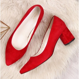 Bombas em um pilar de camurça Juma vermelho 2