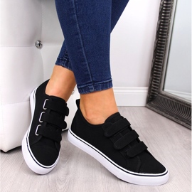 Tênis Atletico preto de tecido com velcro 1