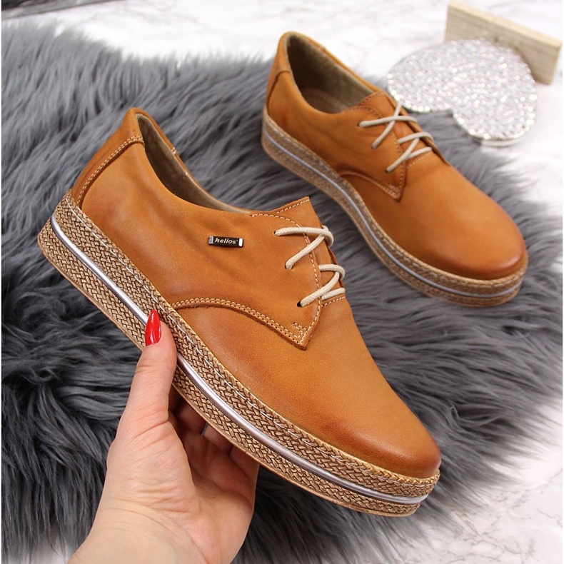 Sapatos femininos de couro na plataforma marrom claro Helios 380 castanho 2
