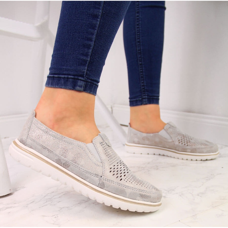 Sapatos femininos de couro vazado dourado Jezzi 2