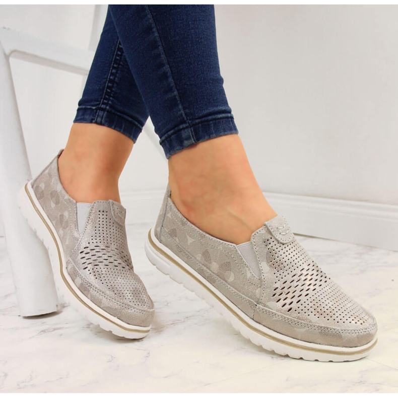 Sapatos femininos de couro vazado dourado Jezzi 1