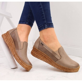 Sapatos femininos de couro com cunha bege Helios 350 1