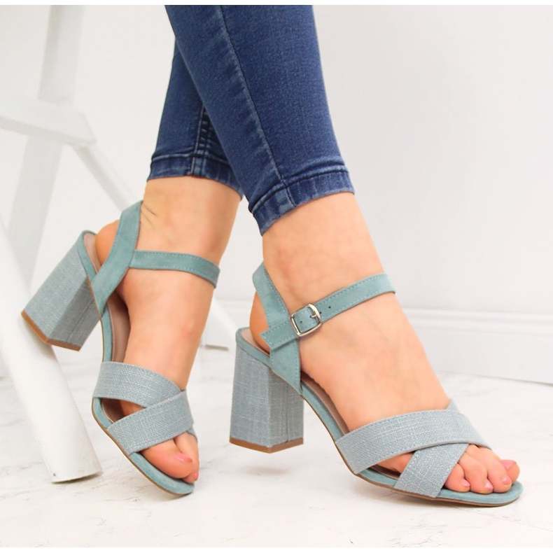 Sandálias femininas verdes Vinceza no poste 1