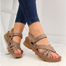 Sandálias femininas de couro com velcro bege Helios 256 1