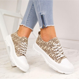 Tênis feminino bege na plataforma com inscrições Sabatina 1